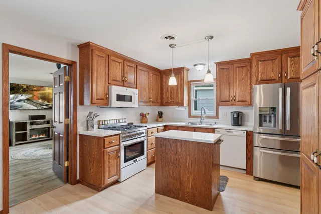 $475,000 | 18662 Beach Lane, Le Center, MN 56057