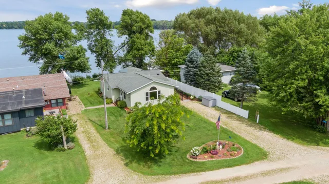 $475,000 | 18662 Beach Lane, Le Center, MN 56057