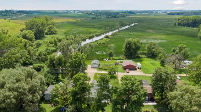 $475,000 | 18662 Beach Lane, Le Center, MN 56057