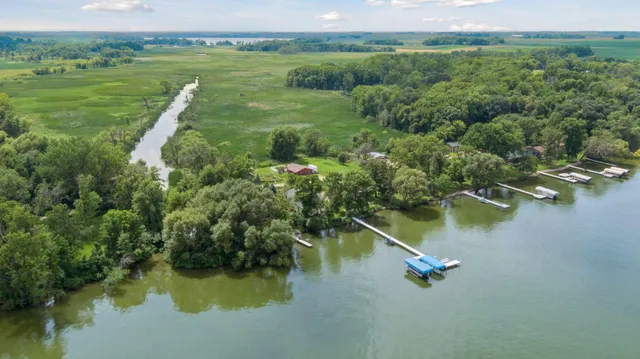 $475,000 | 18662 Beach Lane, Le Center, MN 56057
