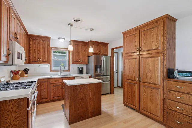 $475,000 | 18662 Beach Lane, Le Center, MN 56057