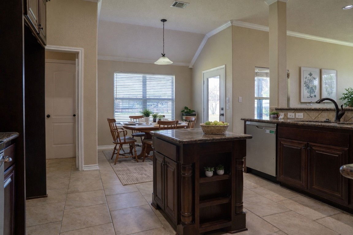 119 Hackberry Street Louise, TX 77455 - Photo 9 of 31 Virtually staged to visualize potential