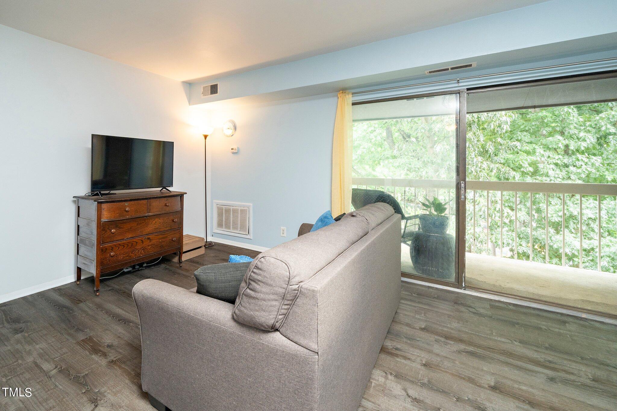 1008 Sandlin Place, Unit G Raleigh, NC 27606 - Photo 8 of 17 7-web-or-mls-1008 Sandlin Pl (5 of 17)