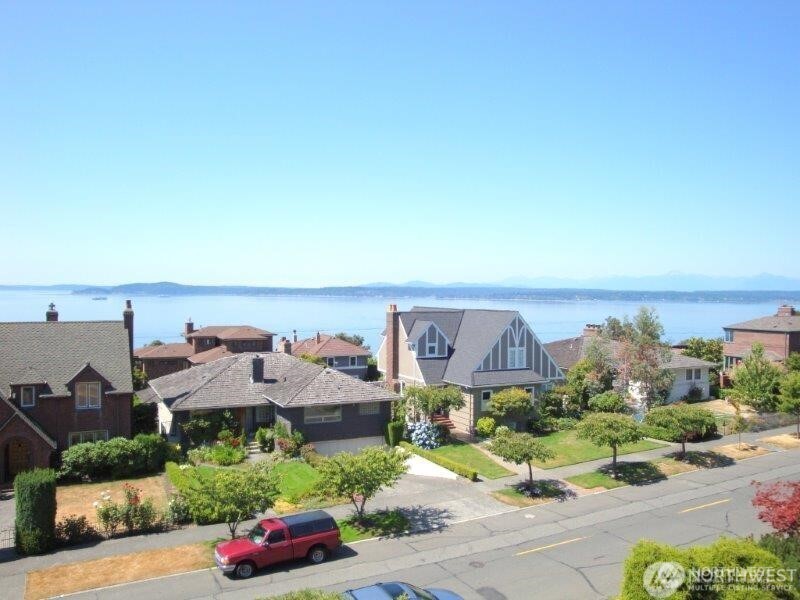 2320 West Viewmont Way West Seattle, WA 98199 - Photo 3 of 15