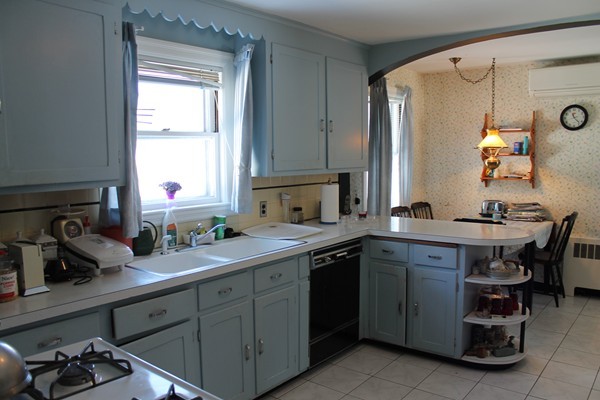 45 Amherst Road Newton, MA 02468 - Photo 3 of 8