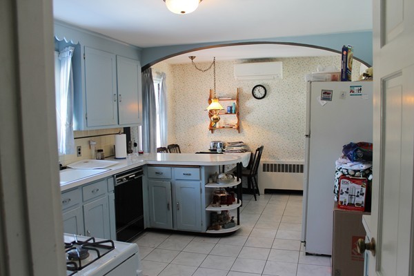 45 Amherst Road Newton, MA 02468 - Photo 4 of 8