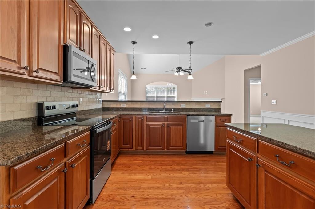 2472 Birch View Drive High Point, NC 27265 - Photo 7 of 36