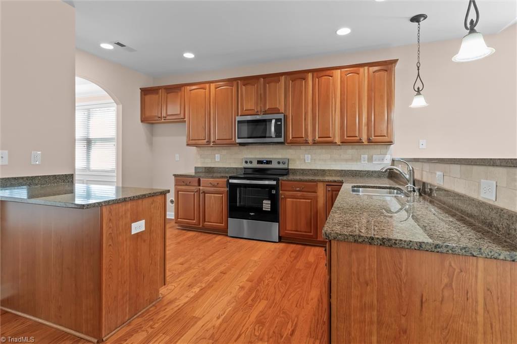 2472 Birch View Drive High Point, NC 27265 - Photo 8 of 36