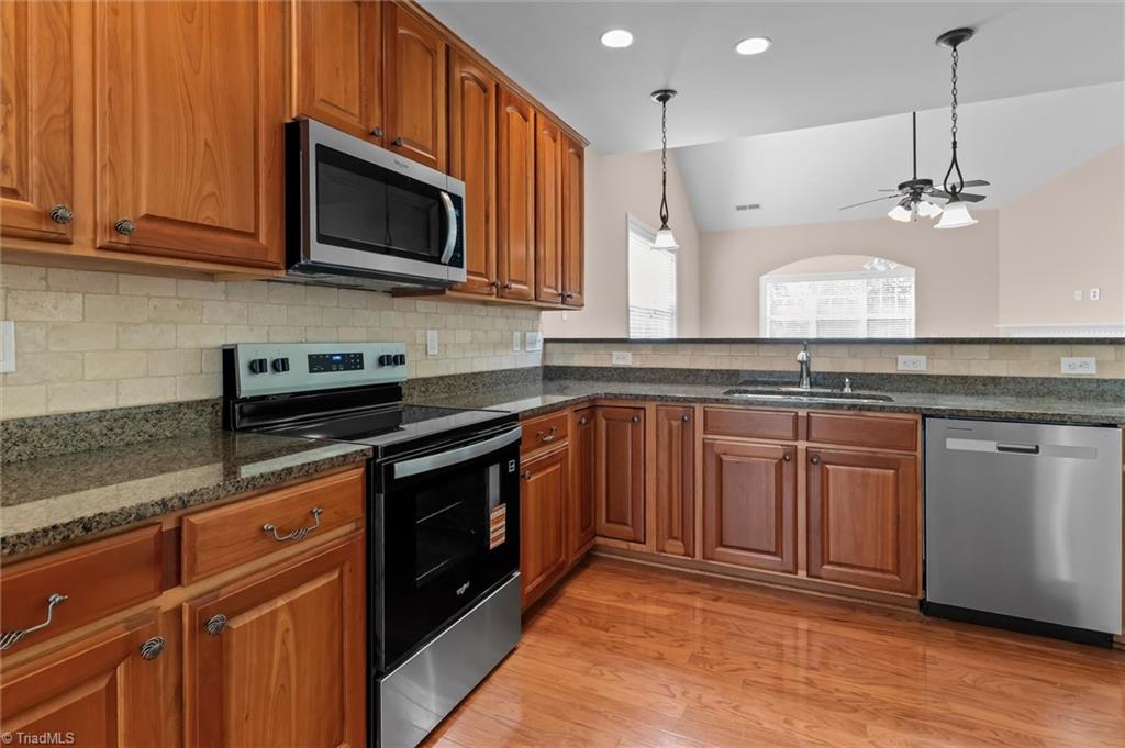 2472 Birch View Drive High Point, NC 27265 - Photo 9 of 36