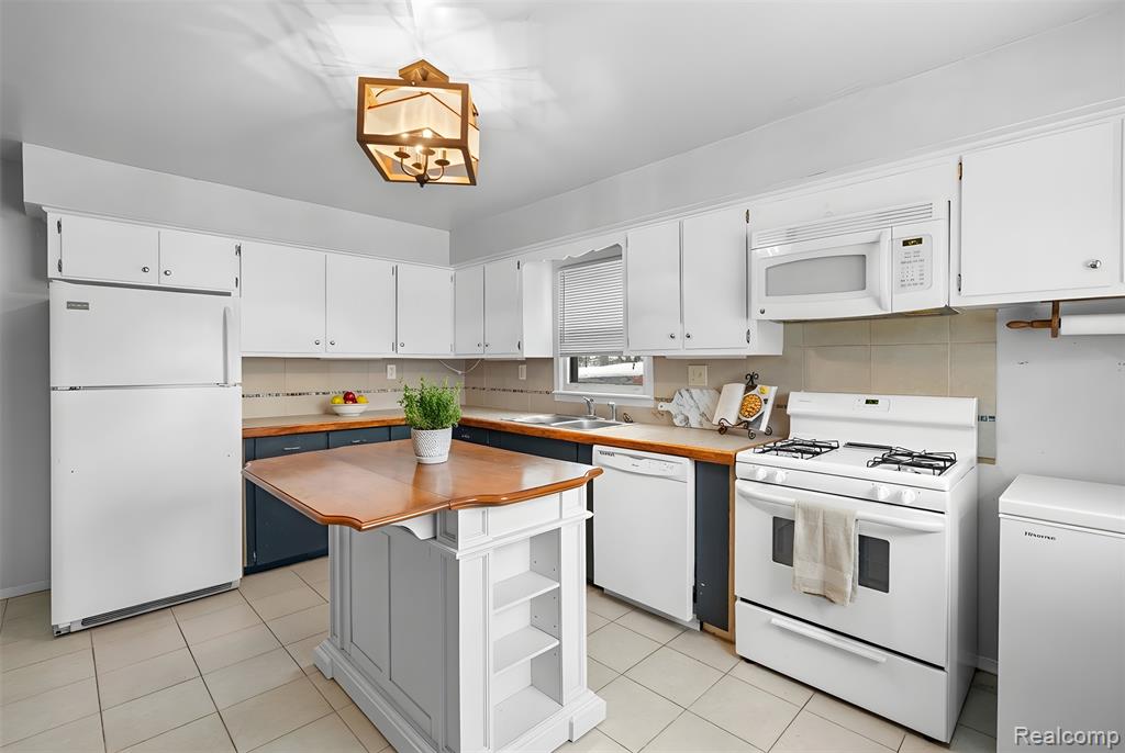 1397 Roat Court Burton, MI 48509 - Photo 5 of 46 Gallery Image 5