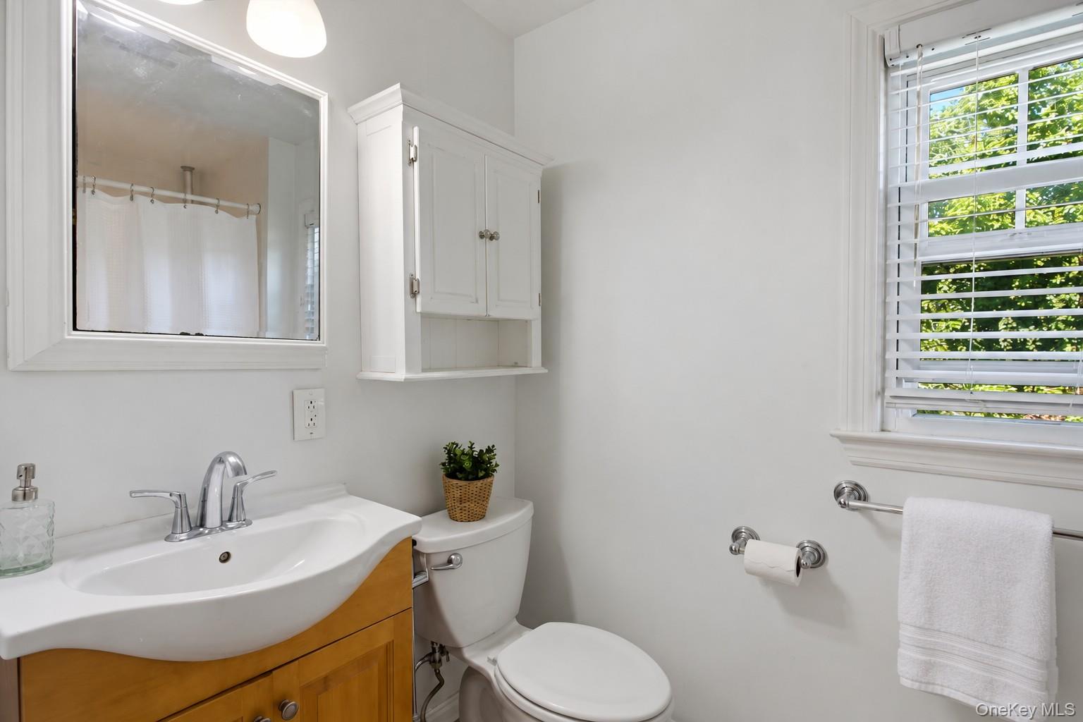 24 Avondale Road Harrison, NY 10528 - Photo 13 of 24 1st Floor Full Bath.