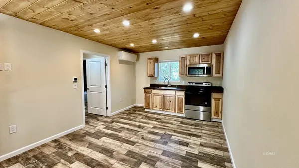 $1,550 | 54705 Pine Crest Avenue, Idyllwild, CA 92549