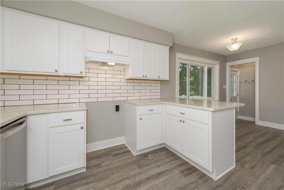 4761 Waterloo Road Atwater, OH 44201 - Photo 7 of 45 Additional view with dinette to the side