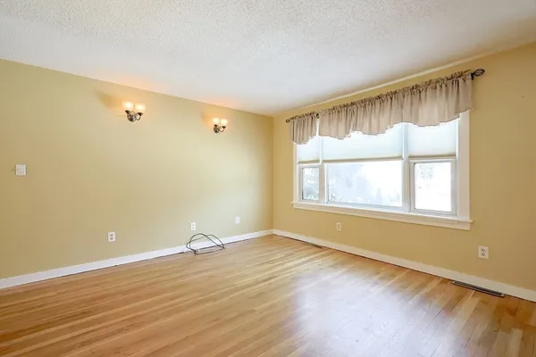 $459,000 | 440 South Street, Plainville, MA 02762