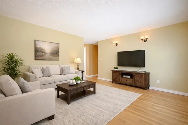 $459,000 | 440 South Street, Plainville, MA 02762