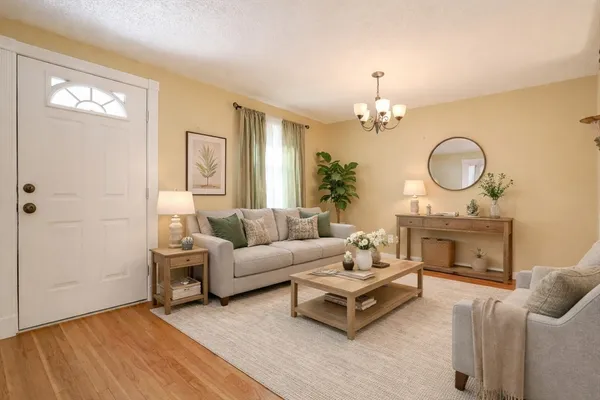 $459,000 | 440 South Street, Plainville, MA 02762