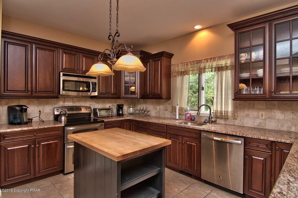 2169 Fox Run Road Stroudsburg, PA 18360 - Photo 16 of 66 Kitchen