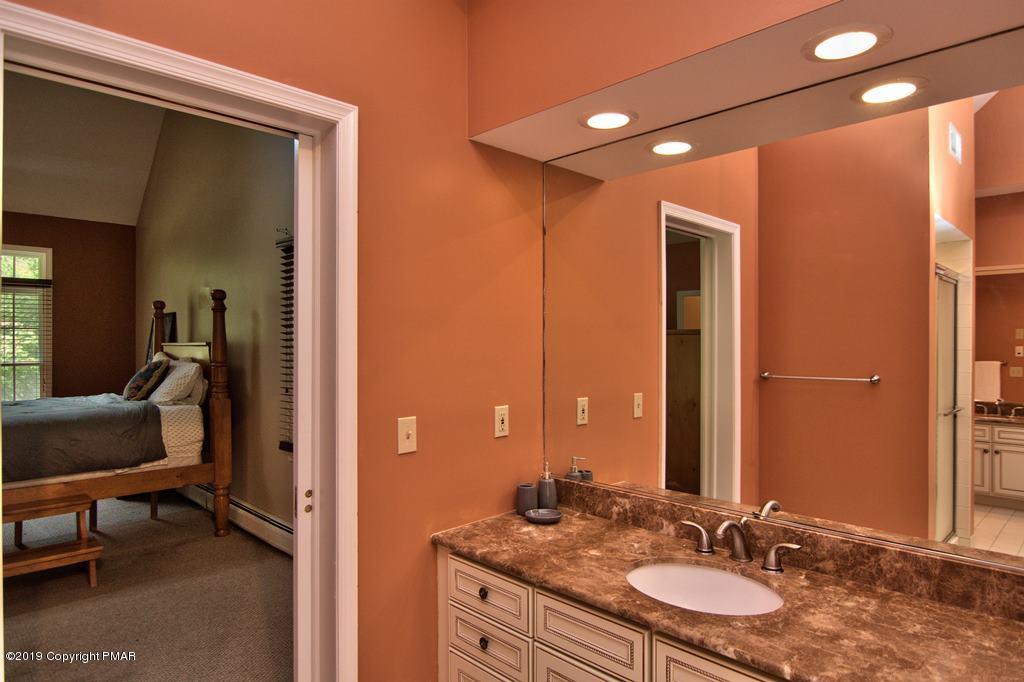 2169 Fox Run Road Stroudsburg, PA 18360 - Photo 31 of 66 Master Bath
