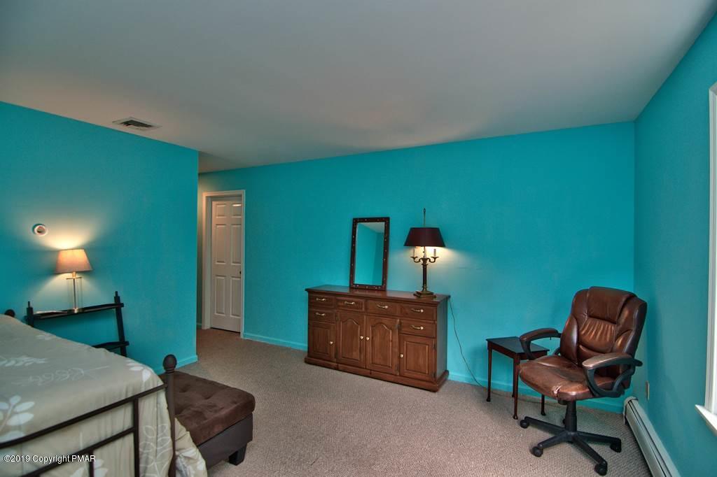 2169 Fox Run Road Stroudsburg, PA 18360 - Photo 54 of 66 a living room with furniture and a lamp
