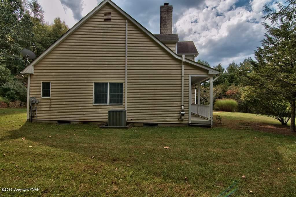 2169 Fox Run Road Stroudsburg, PA 18360 - Photo 60 of 66 a view of a backyard with a garden