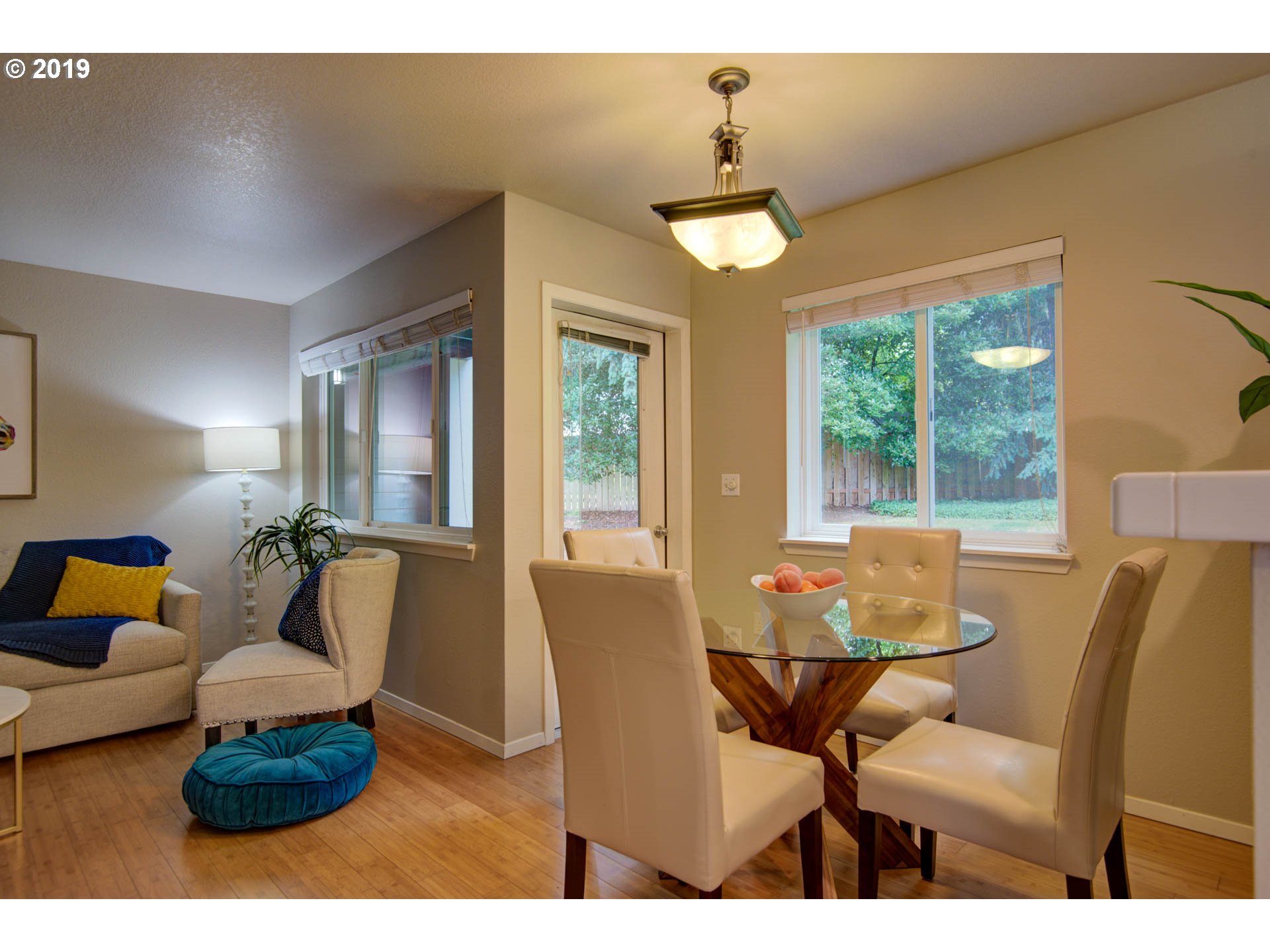 5225 Jean Road, Unit 514 Lake Oswego, OR 97035 - Photo 7 of 28 a living room with furniture and a large window