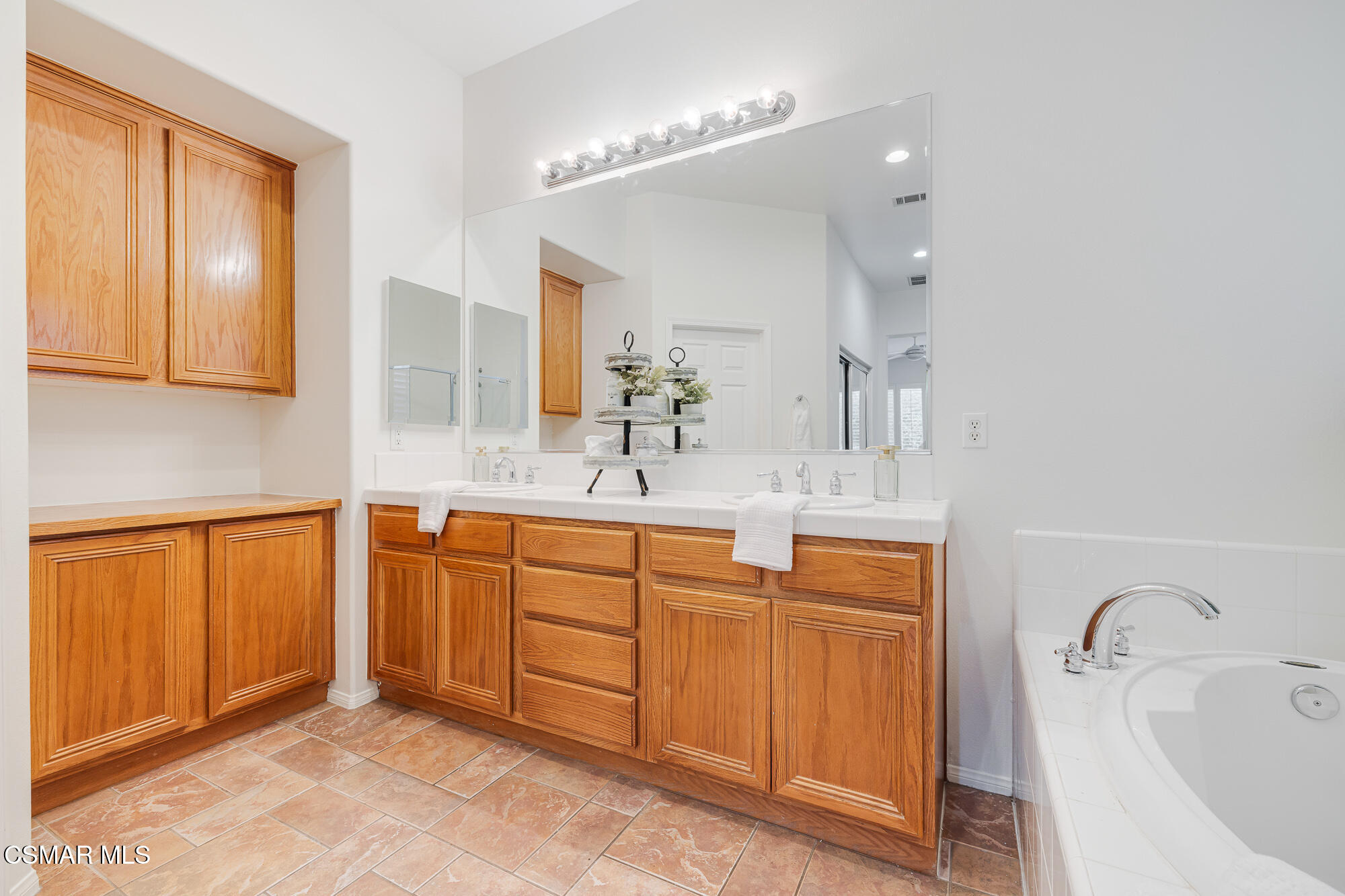 14459 Laurel Lane Moorpark, CA 93021 - Photo 23 of 36 14459 Laurel Ln, Moorpark-Vince Dingman