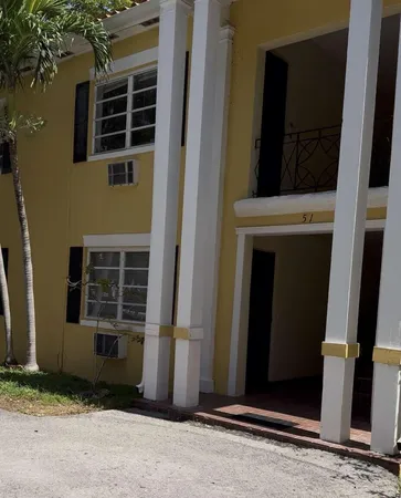 $1,950 | 51 Edgewater Drive, Unit 4, Coral Gables, FL 33133