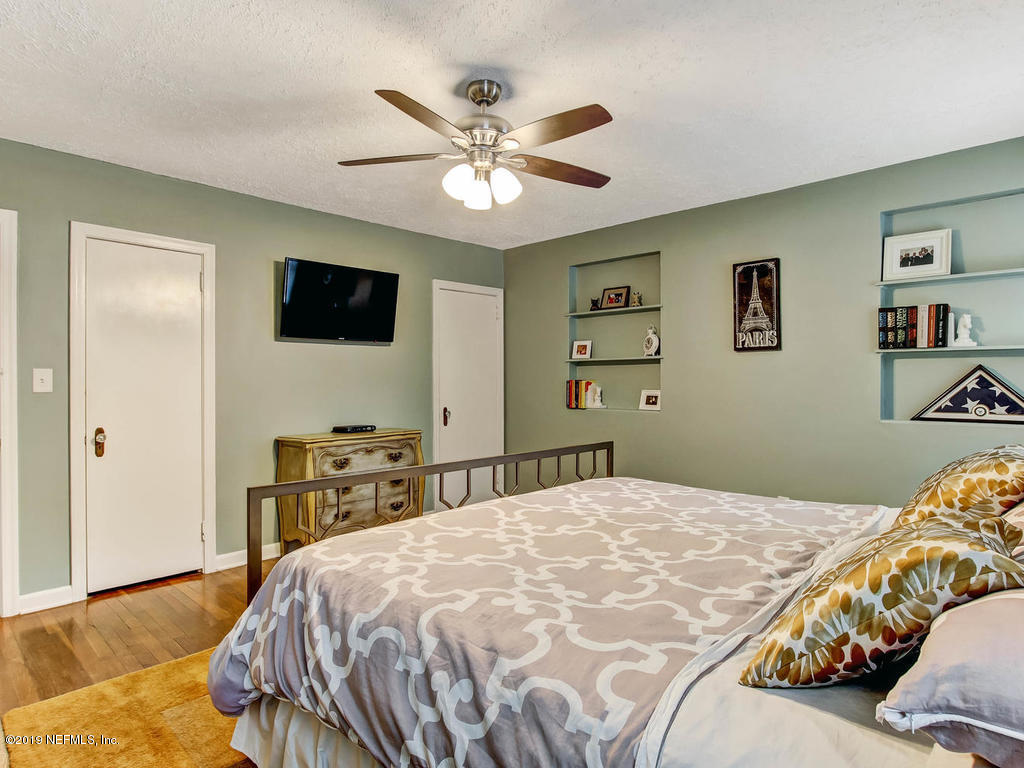 4061 Dover Road Jacksonville, FL 32207 - Photo 19 of 40 a bedroom with a large bed and a flat screen tv