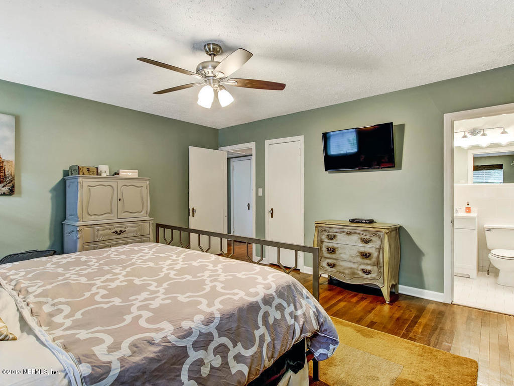 4061 Dover Road Jacksonville, FL 32207 - Photo 21 of 40 a bedroom with a bed and a flat screen tv