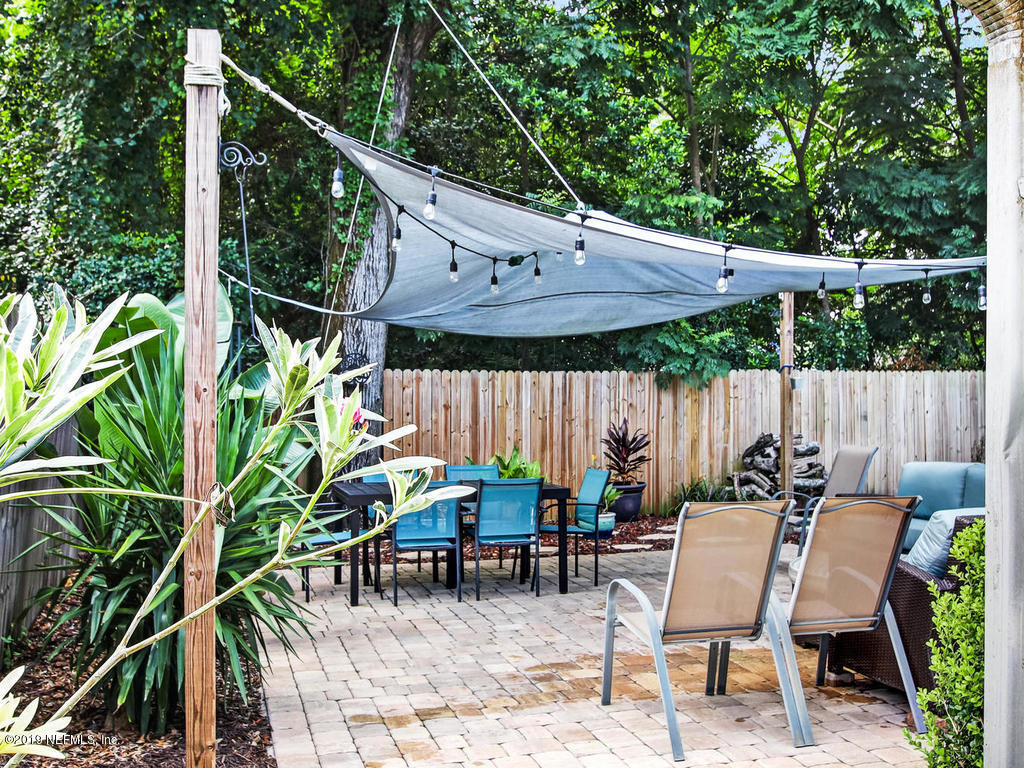 4061 Dover Road Jacksonville, FL 32207 - Photo 29 of 40 a patio with table and chairs