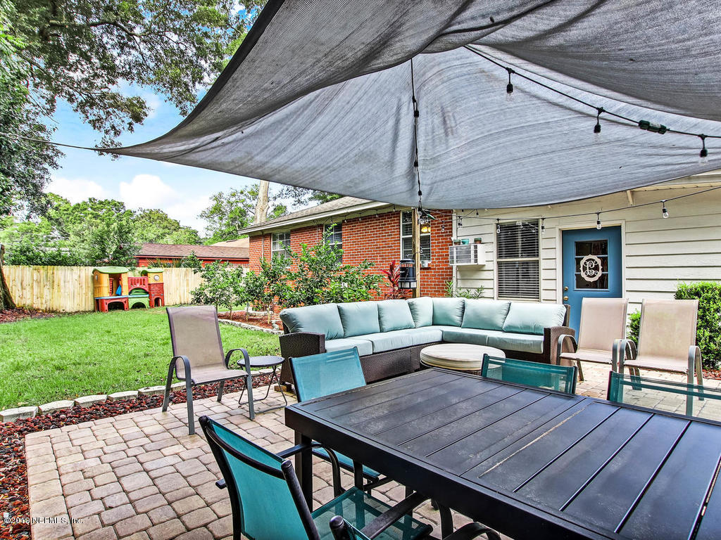 4061 Dover Road Jacksonville, FL 32207 - Photo 31 of 40 a patio with a table and chairs
