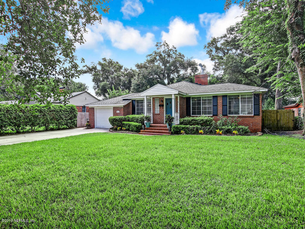 4061 Dover Road Jacksonville, FL 32207 - Photo 39 of 40 a front view of a house with a yard and green space