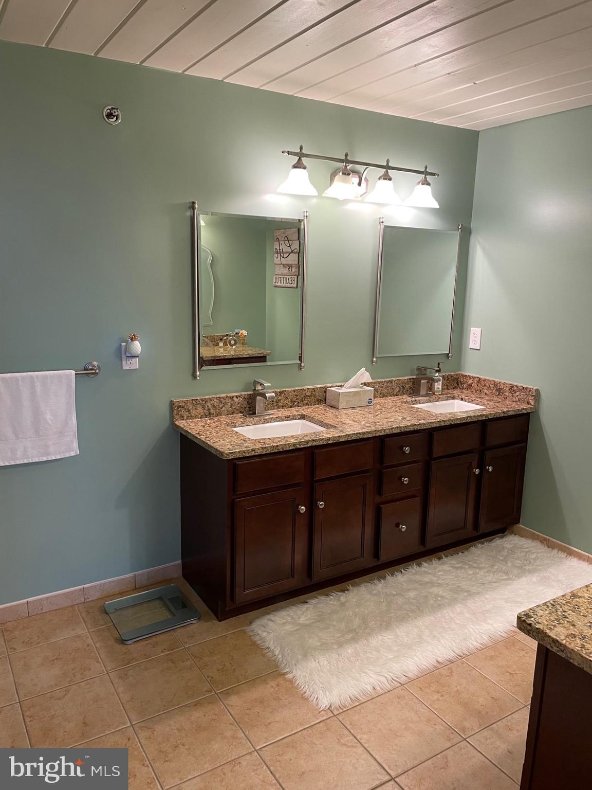 21 South Valley Forge Road, Unit 304 Lansdale, PA 19446 - Photo 21 of 47 Main Bath