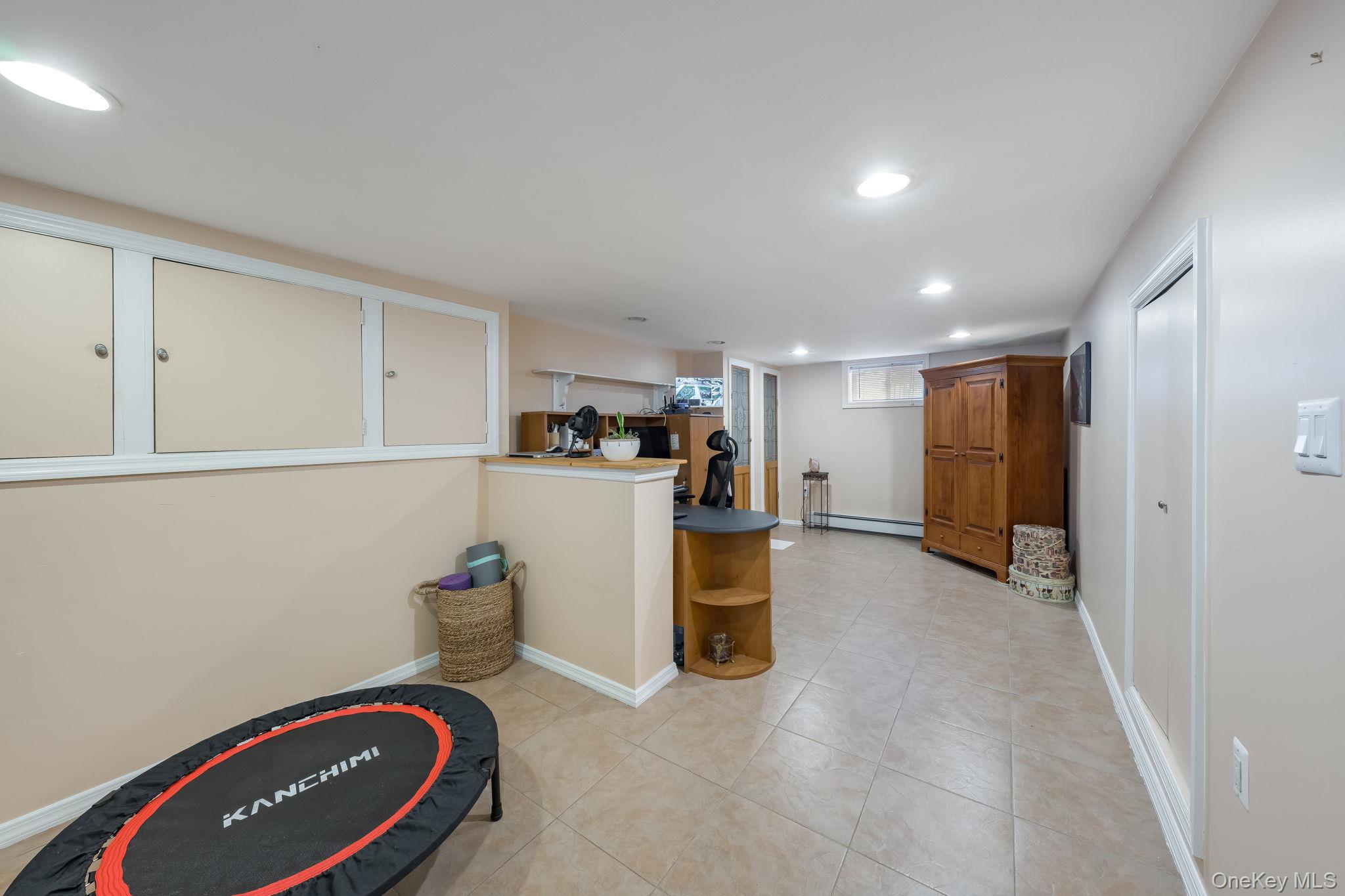 82 Nottingham Avenue Valley Stream, NY 11580 - Photo 16 of 30