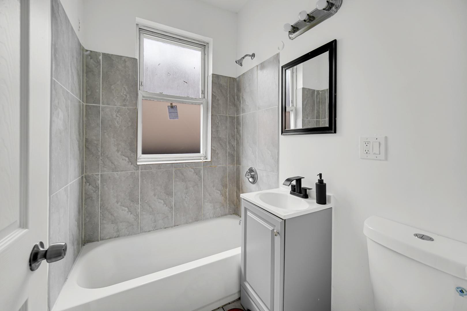 6439 South May Street Chicago, IL 60621 - Photo 24 of 29 Gallery Image 24