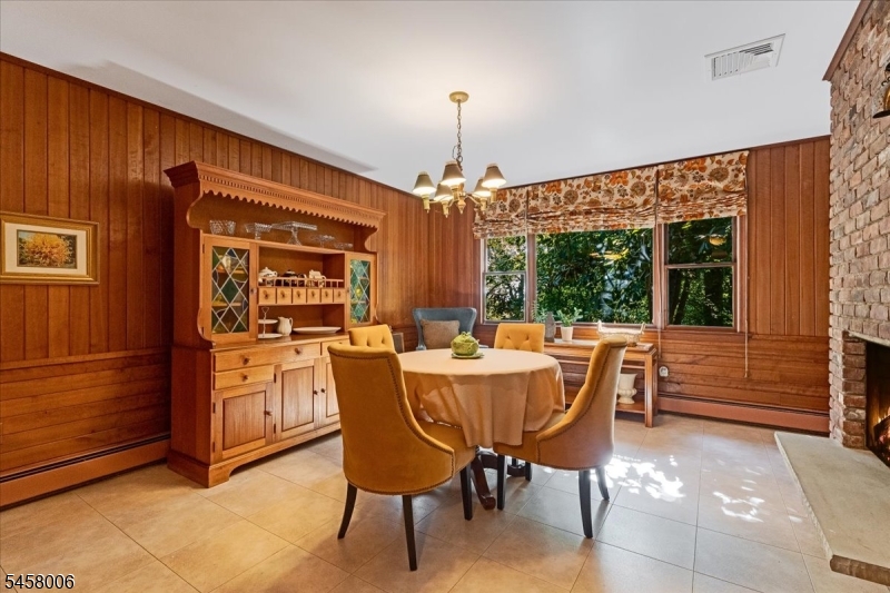 18 Tree Top Drive Springfield, NJ 07081 - Photo 4 of 16 Gallery Image 4