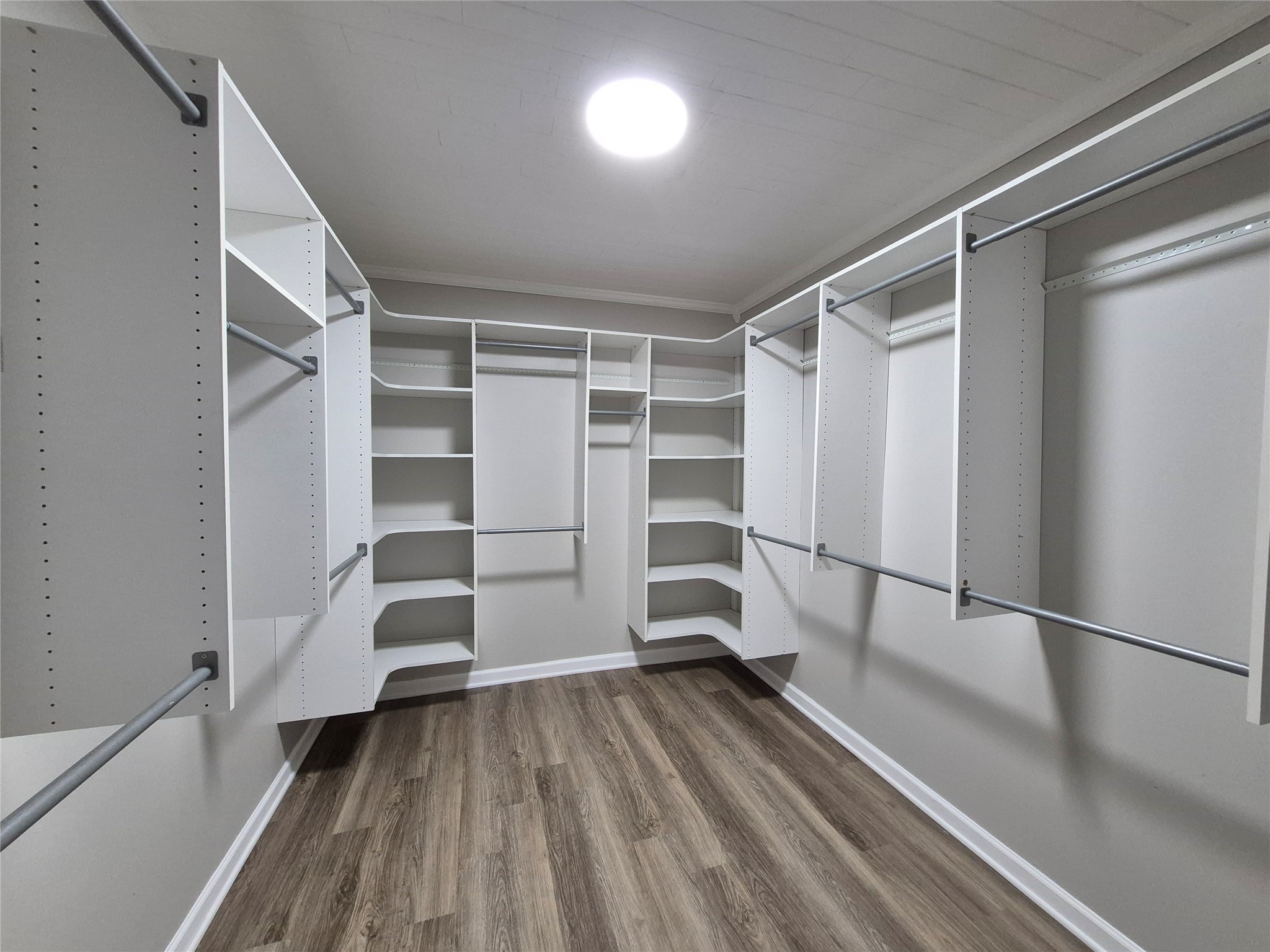 92 Summer Place Huntsville, TX 77340 - Photo 16 of 24 Primary walk in closet