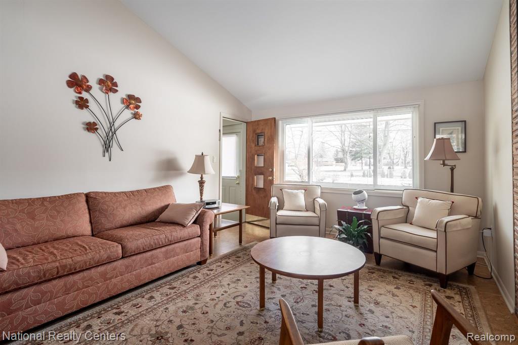 1648 Welch Road Walled Lake, MI 48390 - Photo 5 of 30 Gallery Image 5