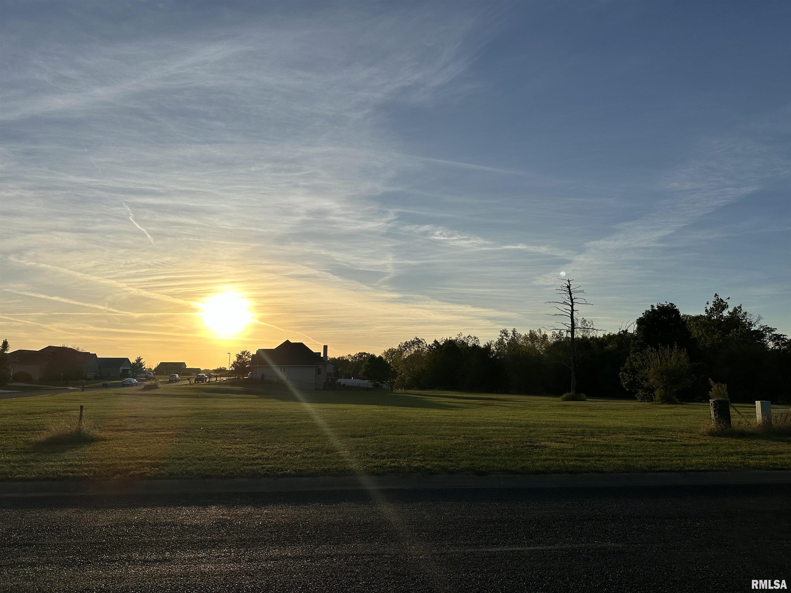 101 Scarlet Court Washington, IL 61571 - Photo 2 of 3