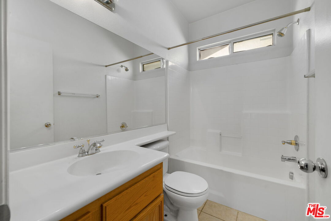 13623 Fox Point Road Victorville, CA 92392 - Photo 19 of 33 a bathroom with a sink mirror toilet and bathtub