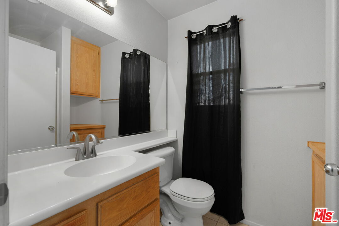 13623 Fox Point Road Victorville, CA 92392 - Photo 24 of 33 a bathroom with a sink toilet and shower