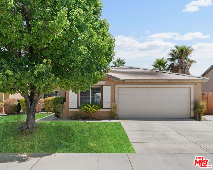 13623 Fox Point Road Victorville, CA 92392 - Photo 3 of 33 a front view of house with yard and green space