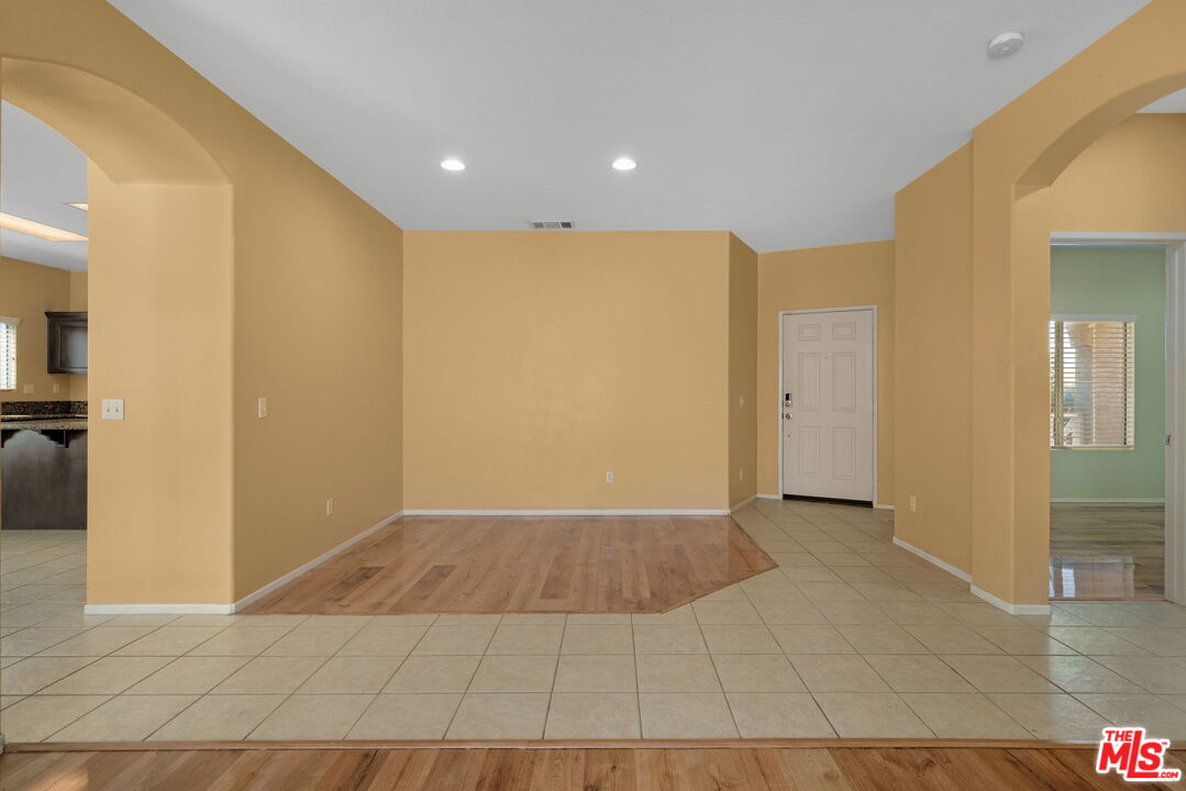 13623 Fox Point Road Victorville, CA 92392 - Photo 8 of 33 a view of a livingroom with an empty space