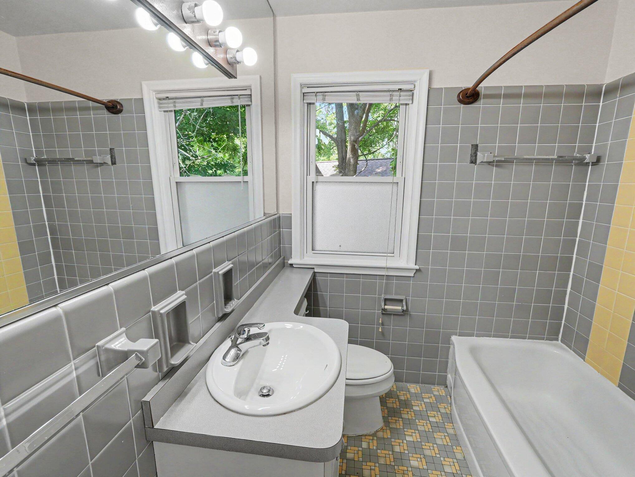 2010 Ferdon Road Ann Arbor, MI 48104 - Photo 12 of 24 012_file_8273