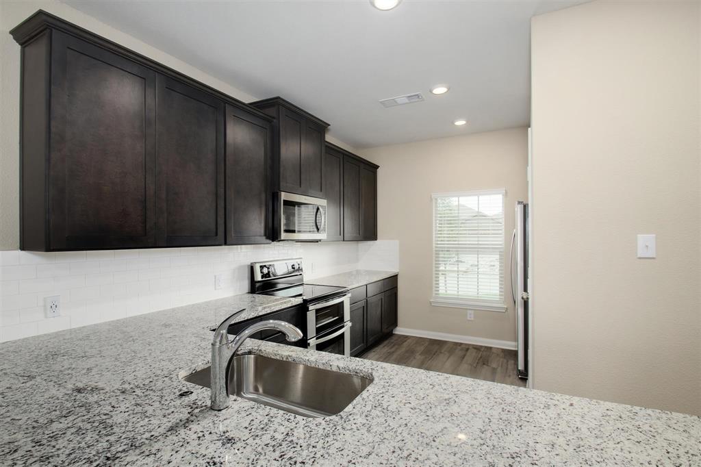 282 Moonstone Way Princeton, TX 75407 - Photo 8 of 34