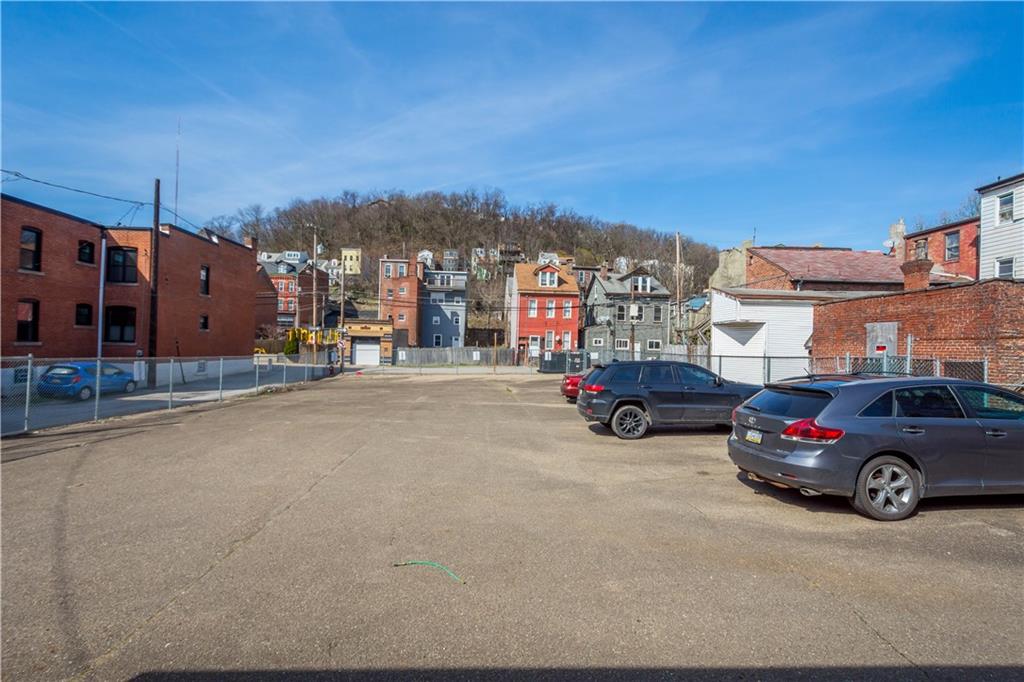 853 Spring Garden Avenue Pittsburgh, PA 15212 - Photo 15 of 20 a view of parking