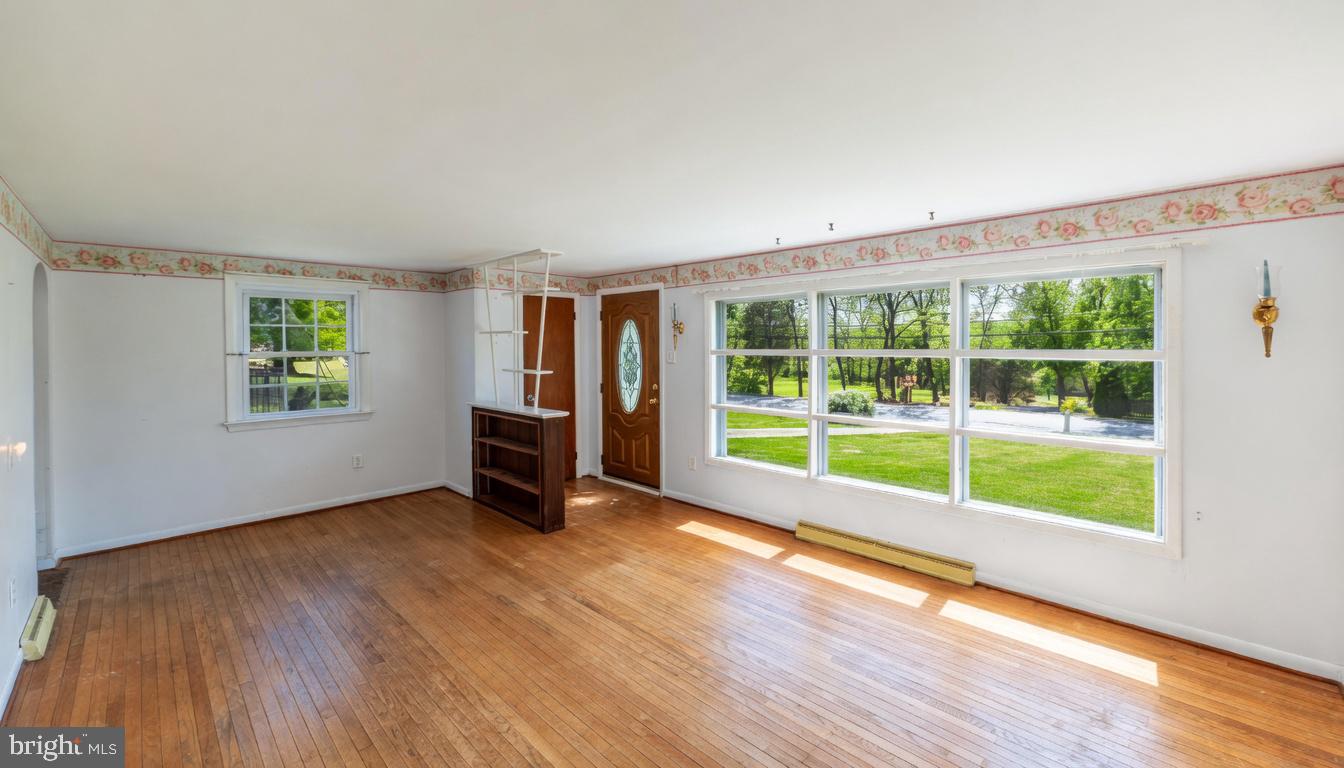 883 Bleim Road Pottstown, PA 19464 - Photo 5 of 28