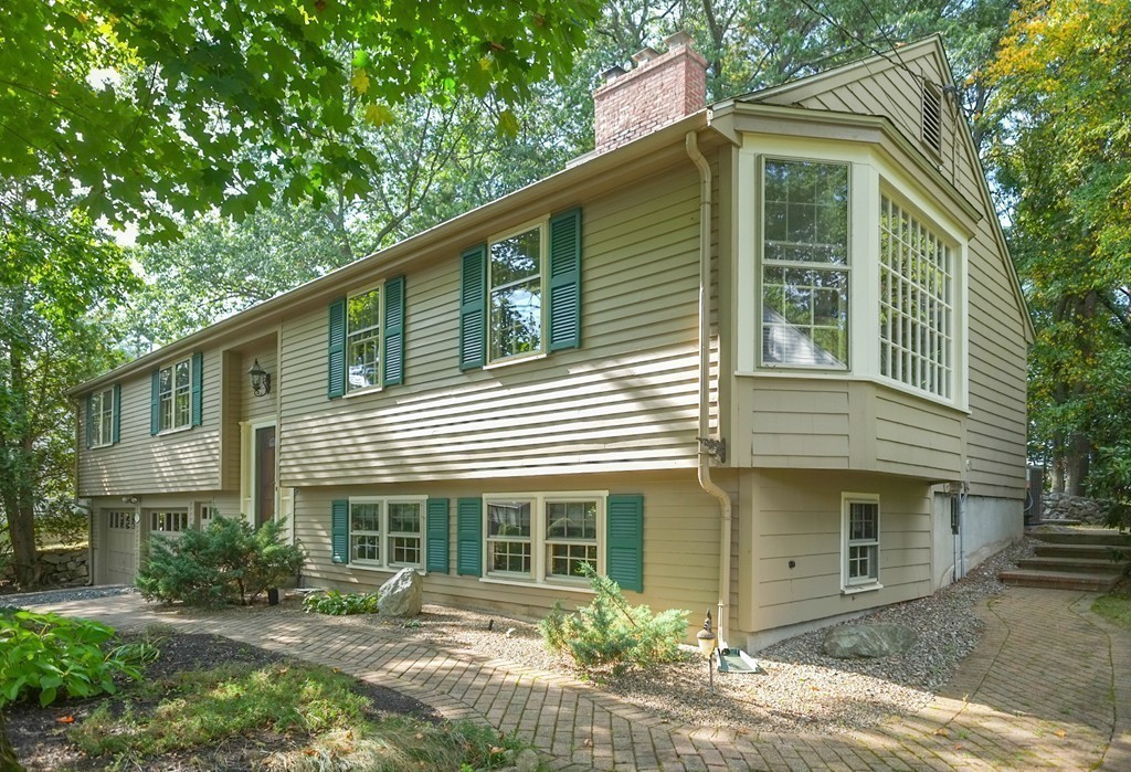 25 Oak Hill Road Wayland, MA 01778 - Photo 29 of 30 front view of a house
