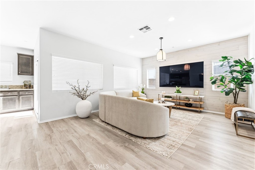 205 Windsor Grey Way Fallbrook, CA 92028 - Photo 6 of 43 Large Living room