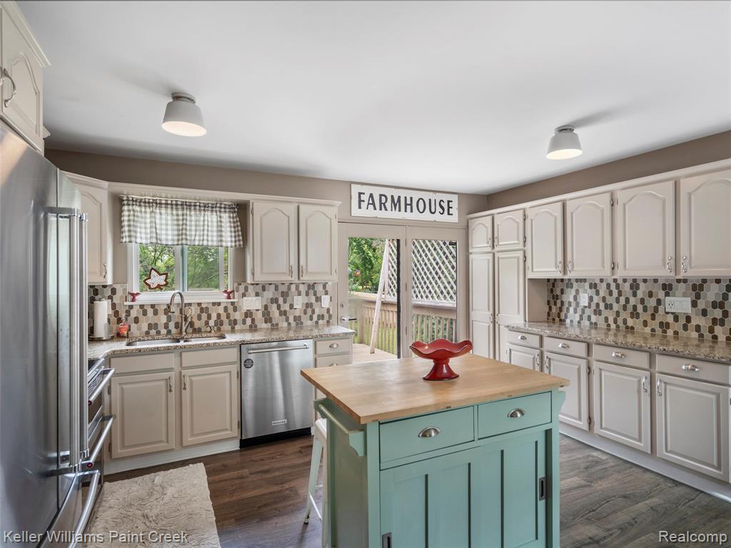 1377 Ruby Avenue Rochester Hills, MI 48309 - Photo 13 of 34